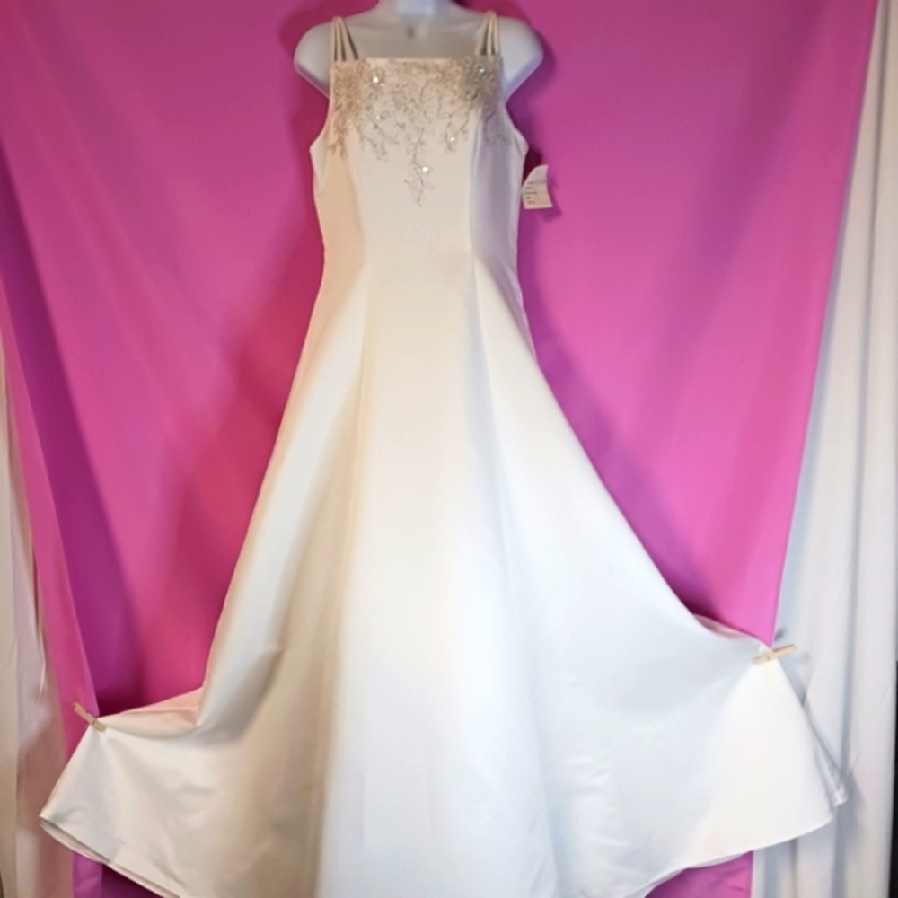 Bridal Originals Wedding Dress. White, size 10, but can also fit 8 New with tags